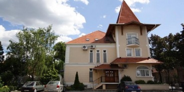 Platán Hotel és Étterem